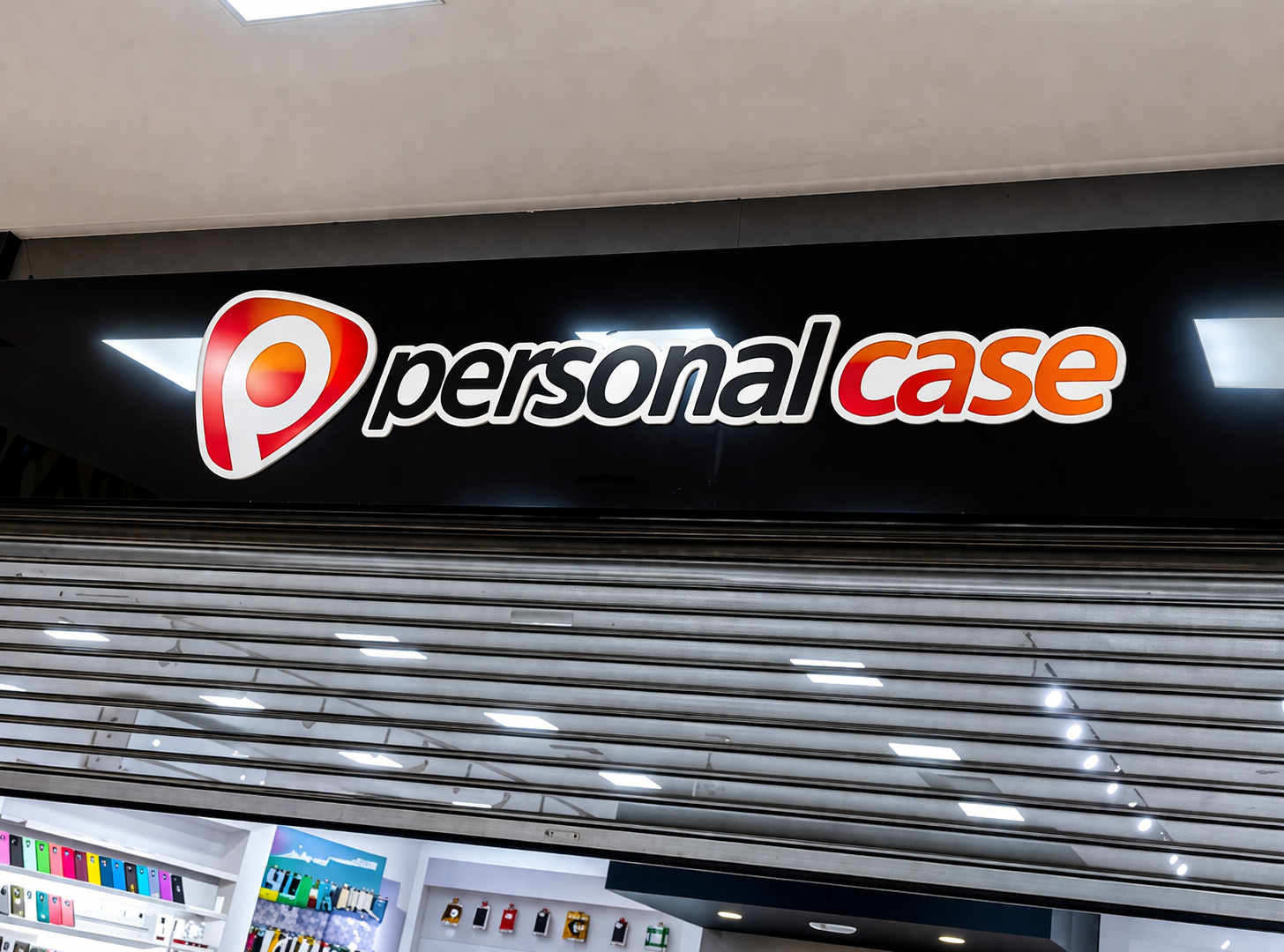 Painel de ACM Preto com Brilho + Letra Caixa em PVC Expandido