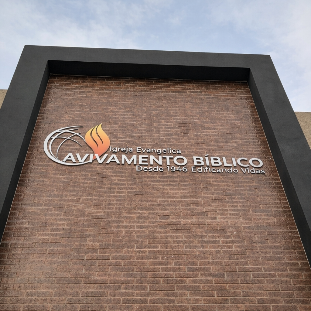 Revitalização de Fachada com Letras em PVC Expandido